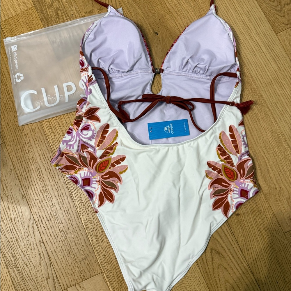 Ornate Floral V-Neck Keyhole One Piece Swimsuit - Picture 4 of 5